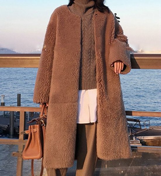 画像1: women's lambskin long fur coatフェイクシープスキンロングコート　 (1)