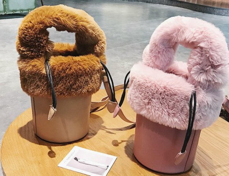 画像4: Small with fur plush bucket tote shoulder Messenger bagファー付トート　ショルダースモールハンドバッグ (4)