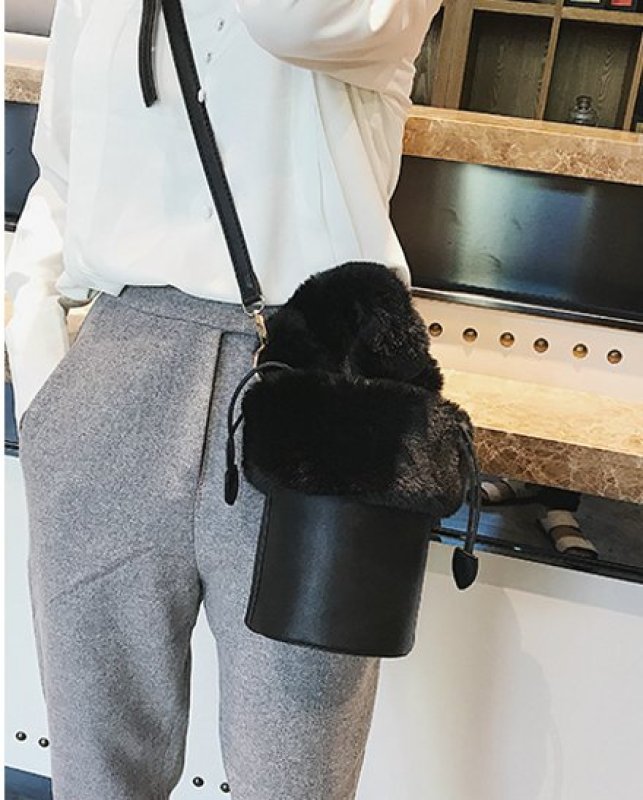 画像9: Small with fur plush bucket tote shoulder Messenger bagファー付トート　ショルダースモールハンドバッグ (9)
