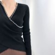 画像4: Women's long-sleeved V-neck pearl irregular knit  sweater Vネックパール付 セーターニット (4)