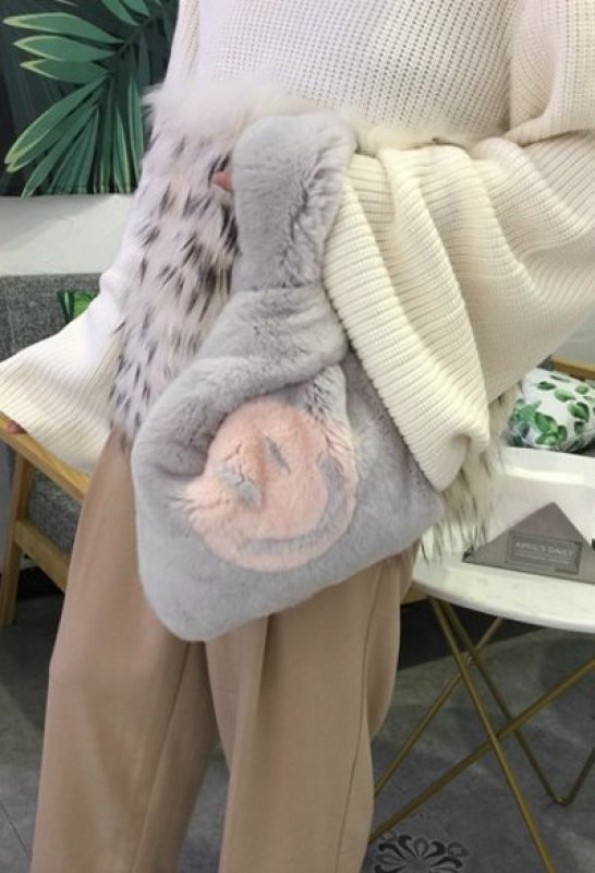 画像1: Big Bang Rex Rabbit Fur Bunny Bag Smile Bag スマイルがポイントのリアルレックスラビットファートート　クラッチバック　ハンドバック (1)