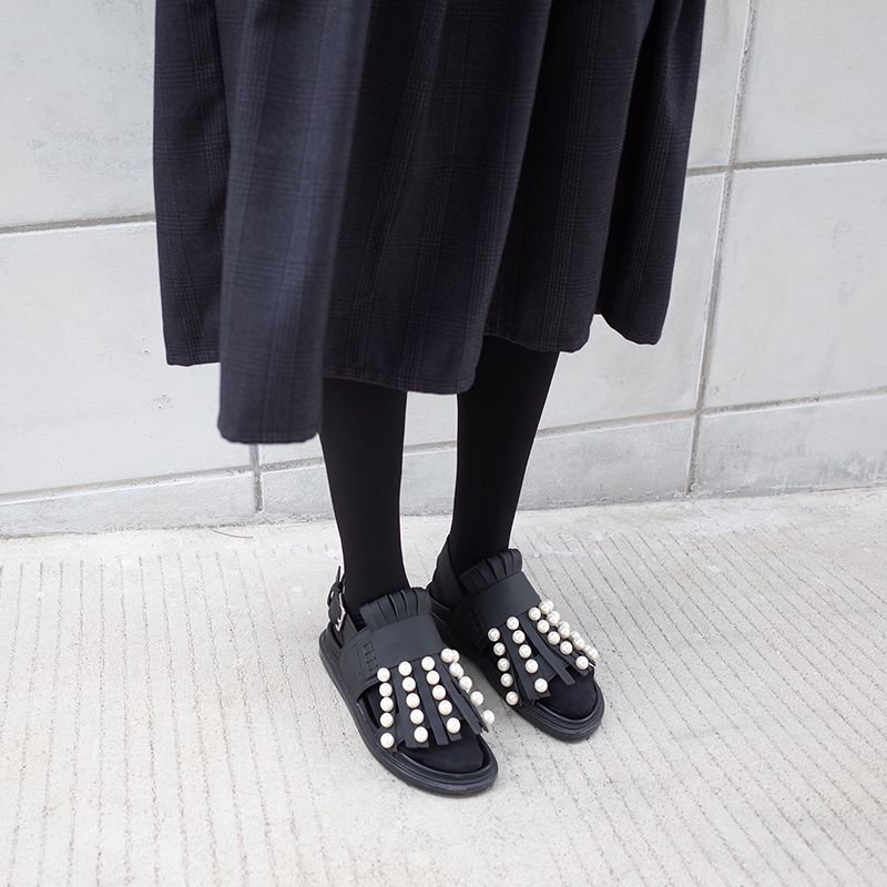 画像2: women's flat leather fringed pearls sandals  slippersパール&フリンジレザー本革サンダルスリッパサンダル  (2)
