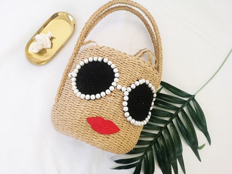 画像3:  Cute woman face straw bucket bag パールサングラスがポイントのバケット型トート籠 かごバック (3)