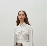 画像2: women's  Homemade Small Two-Piece Large Pearl Wrinkled Shirt  大きな真珠ボタンがポイントの変形デザインブラウス ビッグ パール付き シャツ (2)