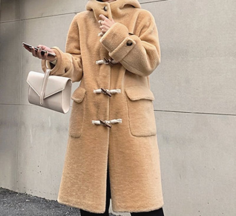 画像4: Woman's sheep shearing female hooded horn buckle wool grain fur coat  velvet jacket  シープスキンシャーリングダッフルコートコート  (4)