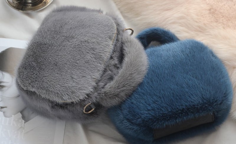 画像10:  woman’s Mink hair small square bag chain Messenger bag leather shoulder portable hand bag ミンクファートートクロスボディショルダースクエアバッグチェストバッグ (10)