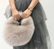 画像1: SALE セール woman’s real Fox  hair hand   fur plush bag リアルフォックスファーサークル型モコモコファーバック　トートバック　ハンドバック (1)