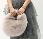 画像1:  woman’s real Fox  hair hand   fur plush bag リアルフォックスファーサークル型モコモコファーバック　トートバック　ハンドバック (1)