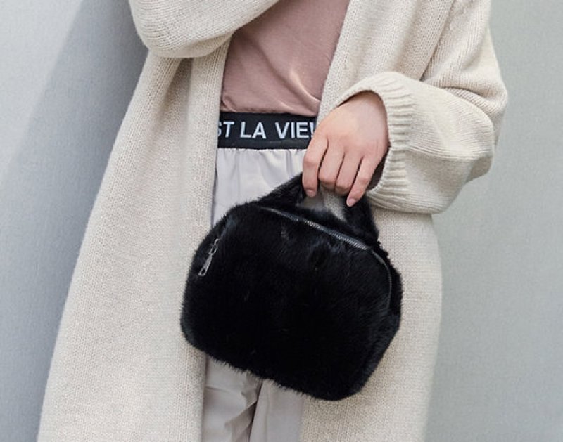 画像9:  woman’s Mink hair small square bag chain Messenger bag leather shoulder portable hand bag ミンクファートートクロスボディショルダースクエアバッグチェストバッグ (9)