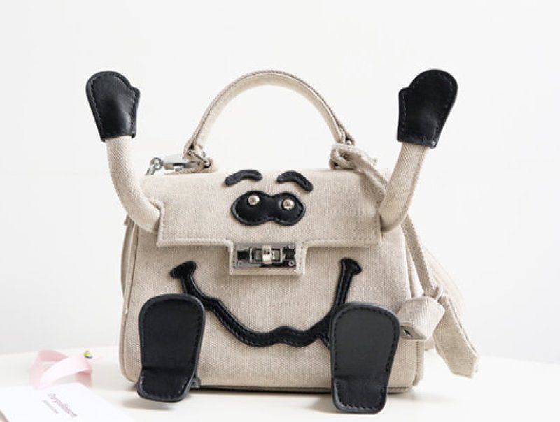 画像4: Woman’s mini canvas little monster smiley Messenger bag wild single shoulder spoof handbag doll bag ミニキャンバスリトルモンスタースマイリーメッセンジャーバッグ　ショルダーバック (4)