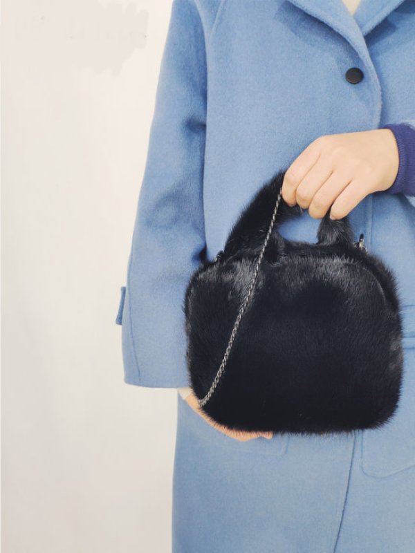 画像6:  woman’s Mink hair small square bag chain Messenger bag leather shoulder portable hand bag ミンクファートートクロスボディショルダースクエアバッグチェストバッグ (6)