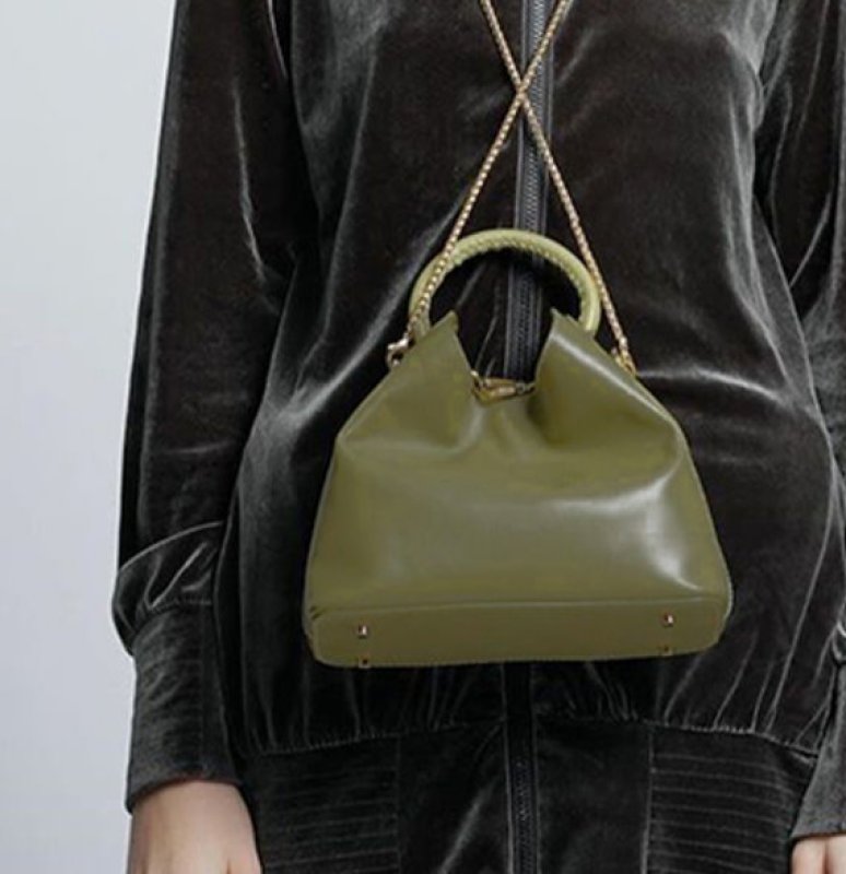 画像9: Woman’s  small designer leather lamb hair chain shoulder slung bucket bag handbag リアルレザー&シープスキンファー スモールトート ショルダー ハンドバッグ (9)