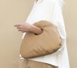 画像6: Woman’s new FW tan quilted pillow bag handbag egg bag キルトピロートート クラッチ ハンドバッグ (6)