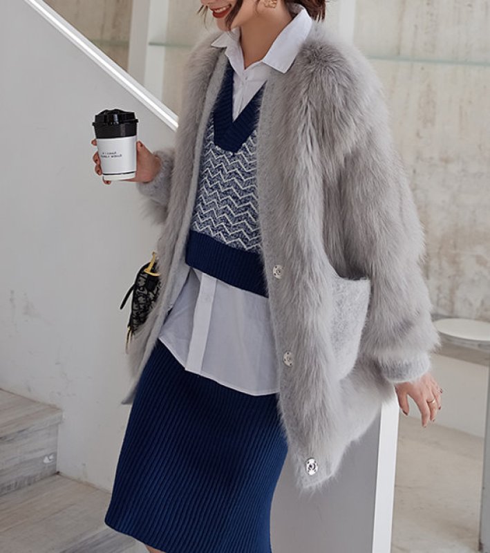 画像2: Women'sfox fur coat short western style small fragrance winter slim fashion coat リアルフォックスファーVネックカーディガンスタイルコート ジャケット  (2)