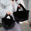 画像4: Woman’s mink fur plush handcuffs handbag リアルミンクファースクエアトートハンドバック (4)