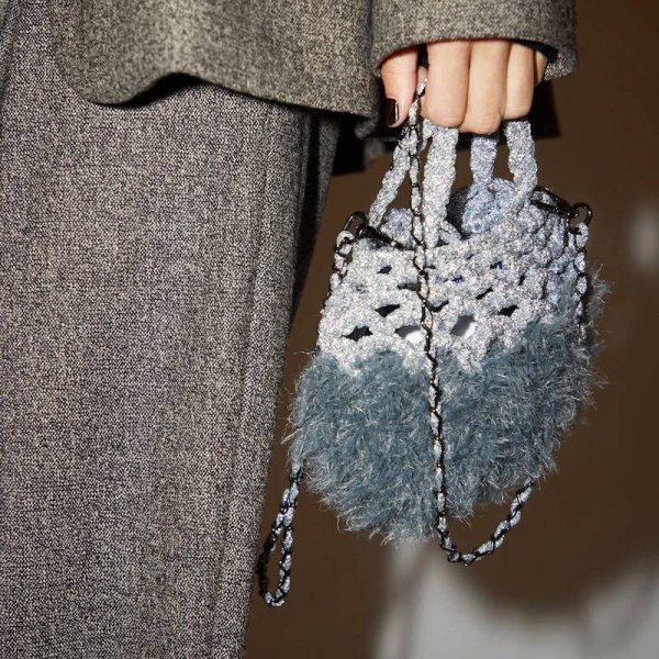 画像1: Woman’s chain shoulder Messenger bag metal wire wool woven bag handbag   ファー&編みニットスモールトートショルダーバック　パーティーバック (1)