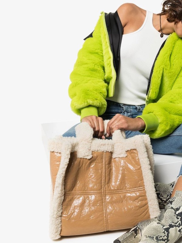 画像2: Woman’soil wax stitching imitation lamb hair handbagモコモコファー付きスクエアトートショルダー ハンドバック メンズにも (2)