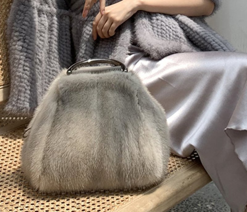 画像13: Woman's mink fur  luxury dinner wrist bag  リアルミンクファーリストトートバッグ　ハンドバック (13)