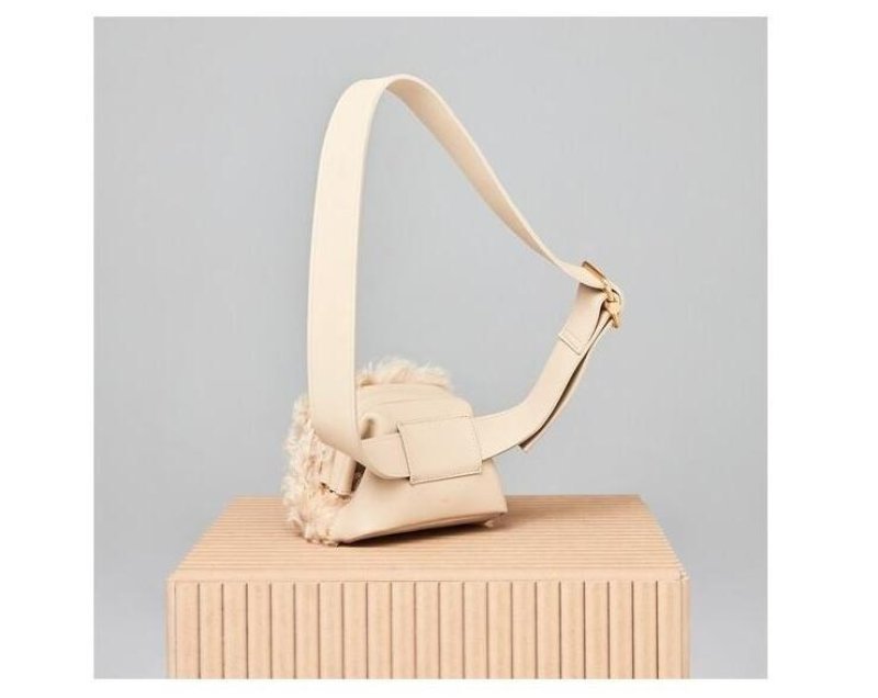 画像8:  woman’s  fur hair bag Waist pouch cross body Plush belt bag　テディ ウエスト バッグ プラッシュベルトファークロスボディ　ウエストポーチ　ポシェットショルダーバッグ　チェストバッグ (8)