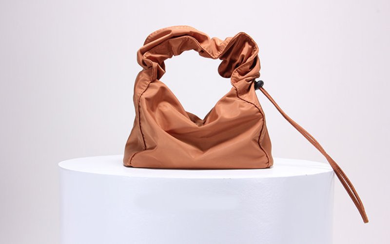 画像8: Woman’s ballet lace simple waterproof lace folds portable armpit wrist bag handbag　　防水折りたたみショルダーバック (8)