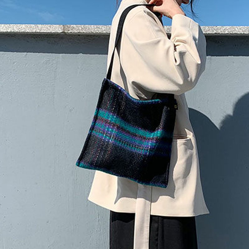 画像2: Woman’s  bag woolen tote bag large capacity Messenger bag plaid shoulder bagモコモココチェックトート メッセンジャーバッグ　ハンドバック (2)