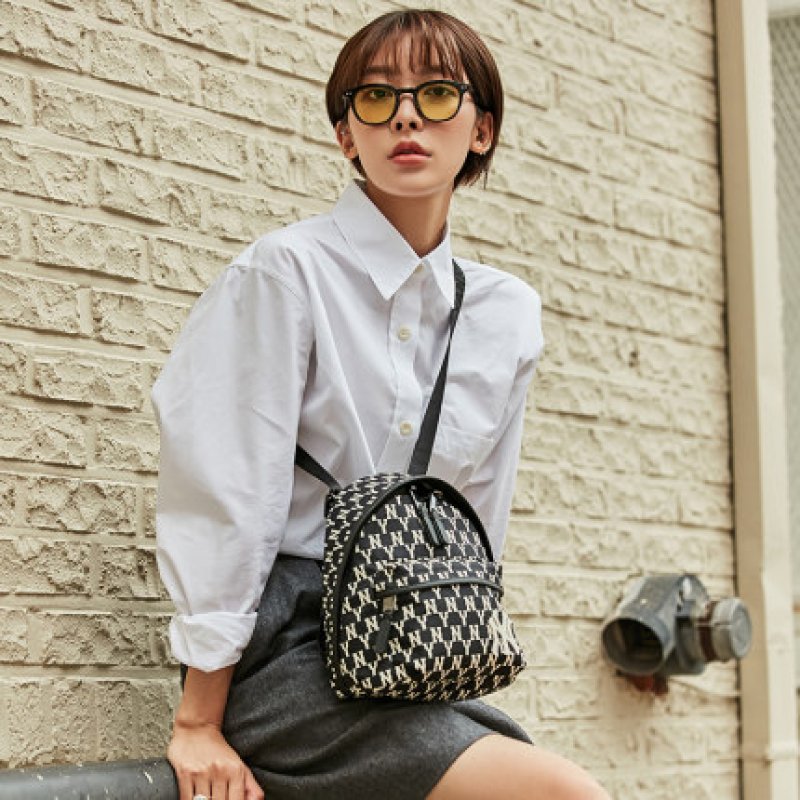 画像4: NY embroidery monogram 2way mini shoulder backpack ユニセックス NY ニューヨークヤンキース ミニリュックサック バックパック 斜め掛けショルダーバッグ  (4)