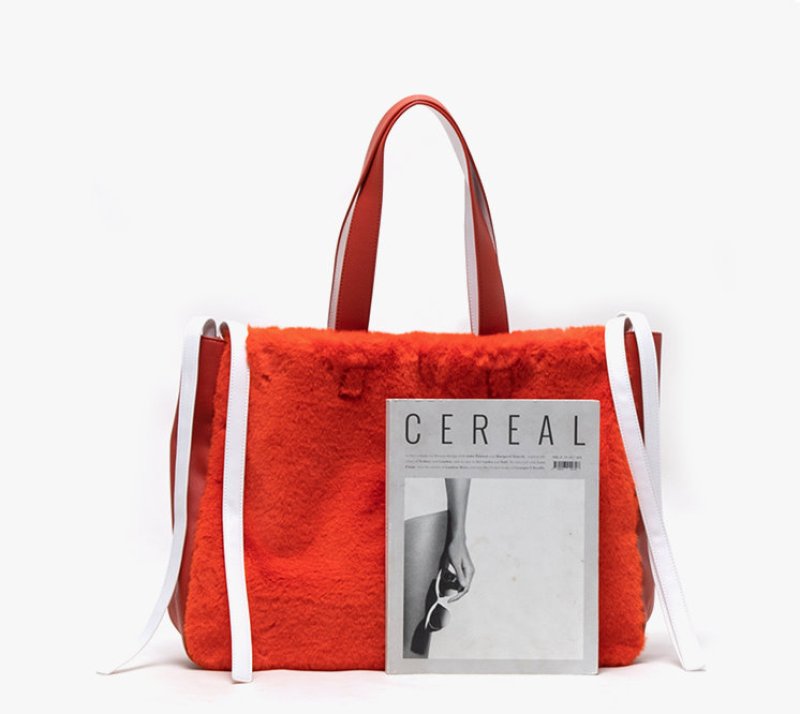 画像4: Woman’s  oversized shopping bag soft and comfortable fur plush color matching large tote bag ファー ラージトートバッグ ショルダーバック  (4)