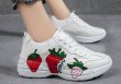 画像3:  women's Strawberry print lace-up platform sneakers  ストロベリープリントレースアップ厚底チャンキースニーカー (3)