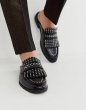 画像2: Men's DESIGN backless mule loafer in black faux leather with fringe and studding detaiバックレスミュールローファーフリンジとスタッズディテール付きブラックフェイクレザーl (2)