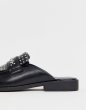 画像4: Men's DESIGN backless mule loafer in black faux leather with fringe and studding detaiバックレスミュールローファーフリンジとスタッズディテール付きブラックフェイクレザーl (4)