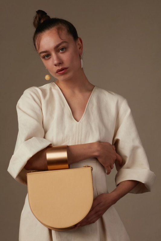 画像9: Woman’s metal bracelet single shoulder strap saddle bag  金属ブレスレットシングルショルダーストラップサドルバッグ トートバッグ (9)