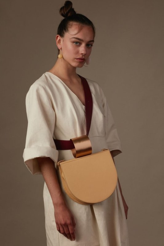 画像6: Woman’s metal bracelet single shoulder strap saddle bag  金属ブレスレットシングルショルダーストラップサドルバッグ トートバッグ (6)