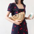 画像5: Woman’s Natural roll rattan bamboo bag      ナチュラルロールバンブートートショルダーかご　籠ハンドバック　 (5)