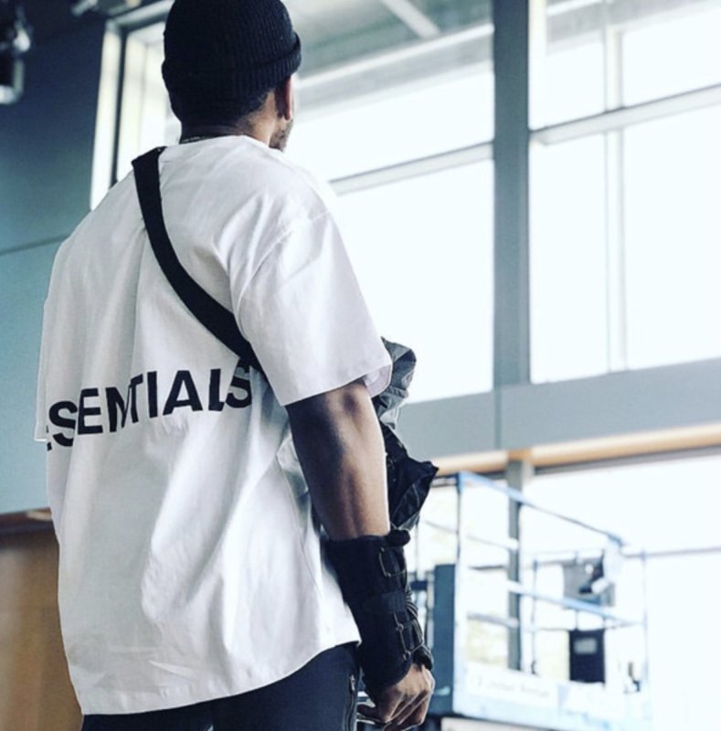 画像2: Men's  Large Letter Short Sleeve T-Shirt  Essentials logo ラージレターショートスリーブTシャツ エッセンシャルズ ロゴプリント  オーバーサイズ 半袖Tシャツユニセックス 男女兼用 (2)