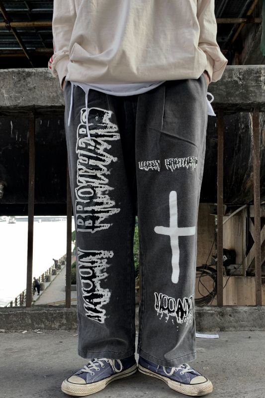 画像3: Men's hand-painted graffiti ins letters religious cross men and women loose casual jeans ユニセックスパンツ男女兼用グラフィティインスレタージーンズ (3)