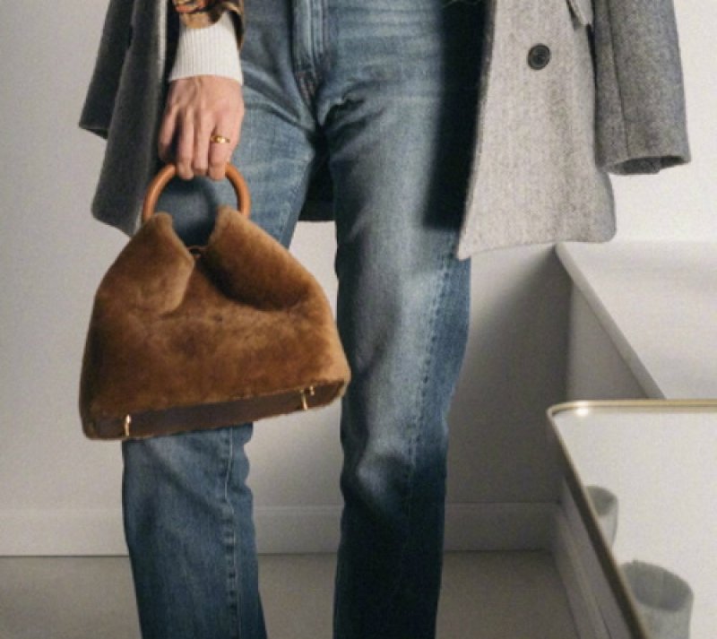 画像13: Woman’s lamb hair  bucket tote shoulder bag plush bag  ラム＆レザーバケットトートショルダーバッグ (13)