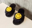 画像2: Women smiley face plush soft bottom flip flops flat  sandals  slippers フラットスマイルもこもこファーサンダル スリッパ (2)