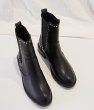 画像4:  women's Middle Leather boots with side goats  ミドル サイドゴアスタッズ付きレザーブーツ　マーティンブーツ  (4)