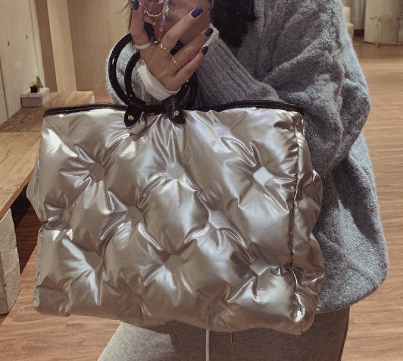 画像5: Quilted tote bag with down ダウン入りキルティングサークルハンドルトートバック  (5)