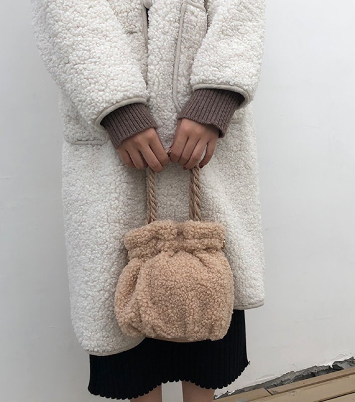 画像4: plush design mini bucket tote shoulder bag    もこもこファーミニバケット巾着バッグトートショルダー2WAY ハンドバック (4)