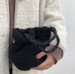 画像5: plush design mini bucket tote shoulder bag    もこもこファーミニバケット巾着バッグトートショルダー２WAY ハンドバック (5)