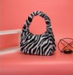 画像6: Woman’s plush one shoulder small bag zebra pattern underarm bag　ファーワンショルダー トートショルダーバッグ　 (6)