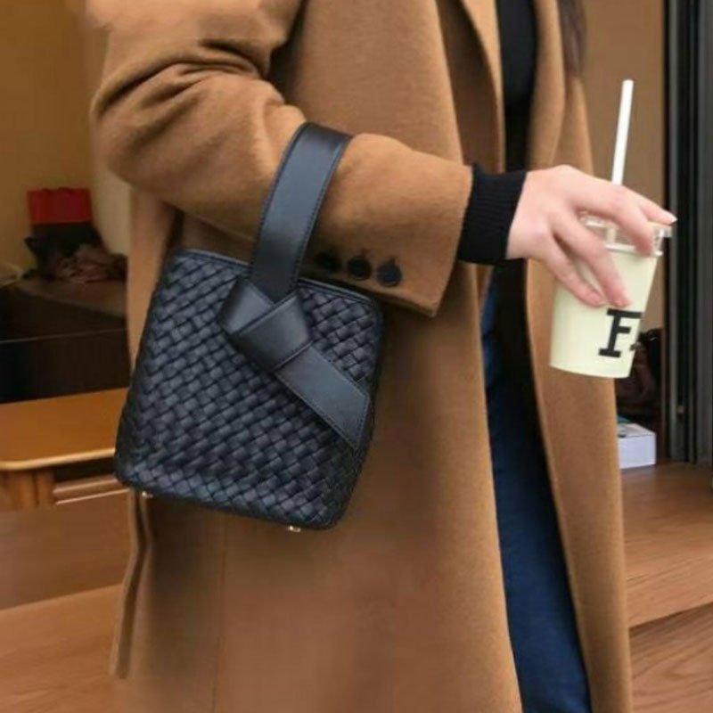 画像4: Woman’s  woven lace-up portable bucket bag レザーメッシュポータブルバケットバッグトートバッグ (4)