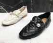 画像5: women's Quilted leather flat slip-on  with chain and pearl pumps shoes   レザー チェーン＆パール付きキルティングフラットスリッポン パンプスシューズ　 (5)