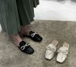 画像5: Women flat Gathered leather & pearl half sandals Mule slippers　ギャザーレザー&パール付きフラットハーフスリッパ サンダル パンプス ミュール (5)