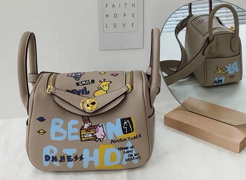 画像3: Woman cartoon graffiti Lindy bag pillow bag portable messenger bag  グラフィックペイントミニトートショルダー２WAYバッグ (3)