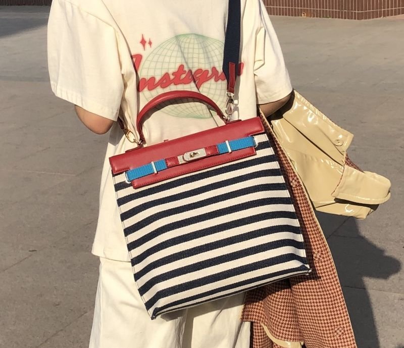 画像7: Woman striped canvas and leather contrast color tote shoulder messenger Kelly bag   キャンバス&レザーストライプトートショルダーバッグ (7)