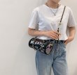 画像4:  graffiti shoulder messenger portable cylinder bag　グラフィティ ポータブルシリンダーショルダークロスボディーバッグ (4)