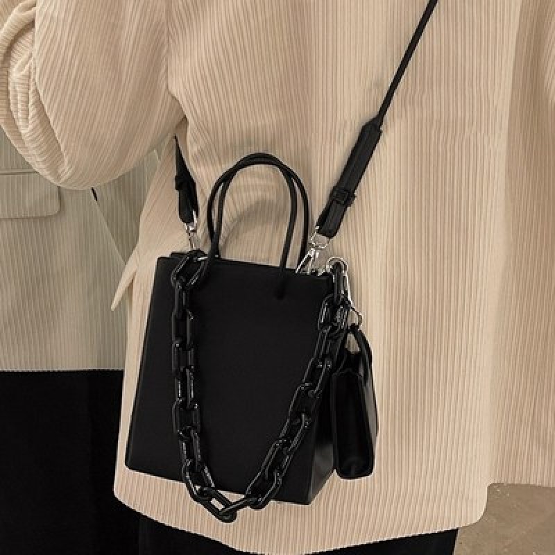 画像10: small square acrylic chain armpit Tote shoulder bag  チェーンショルダーストラップトート ショルダー  ハンドバック  (10)