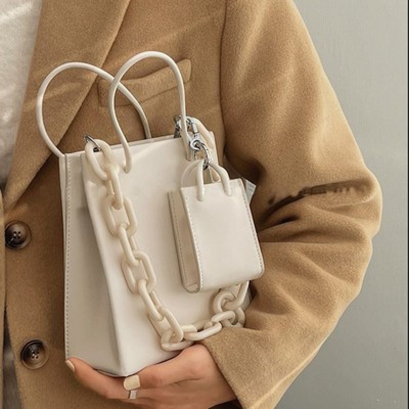 画像11: small square acrylic chain armpit Tote shoulder bag  チェーンショルダーストラップトート ショルダー  ハンドバック  (11)